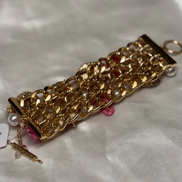 NWT 🧁🍰Betsey Johnson Sweet Bakery Charm Toggle Bracelet - Picture 7 of 12